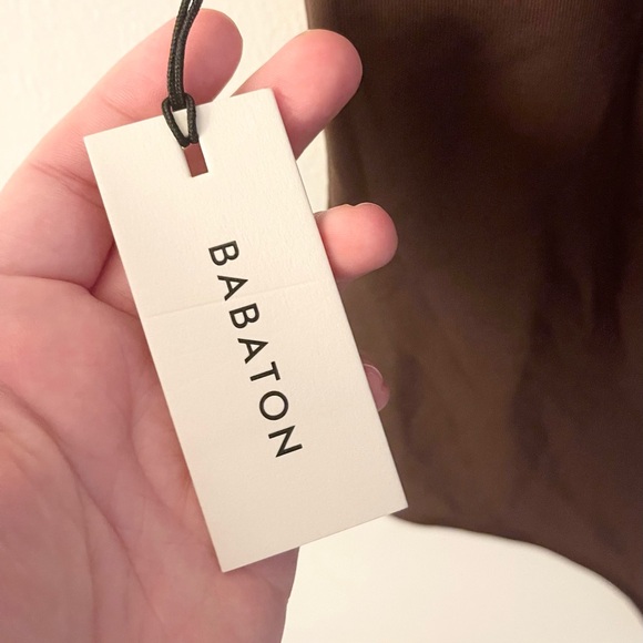 Aritzia Babaton Contour Crew Short Sleeve
Bodysuit in Brown - Picture 8 of 9